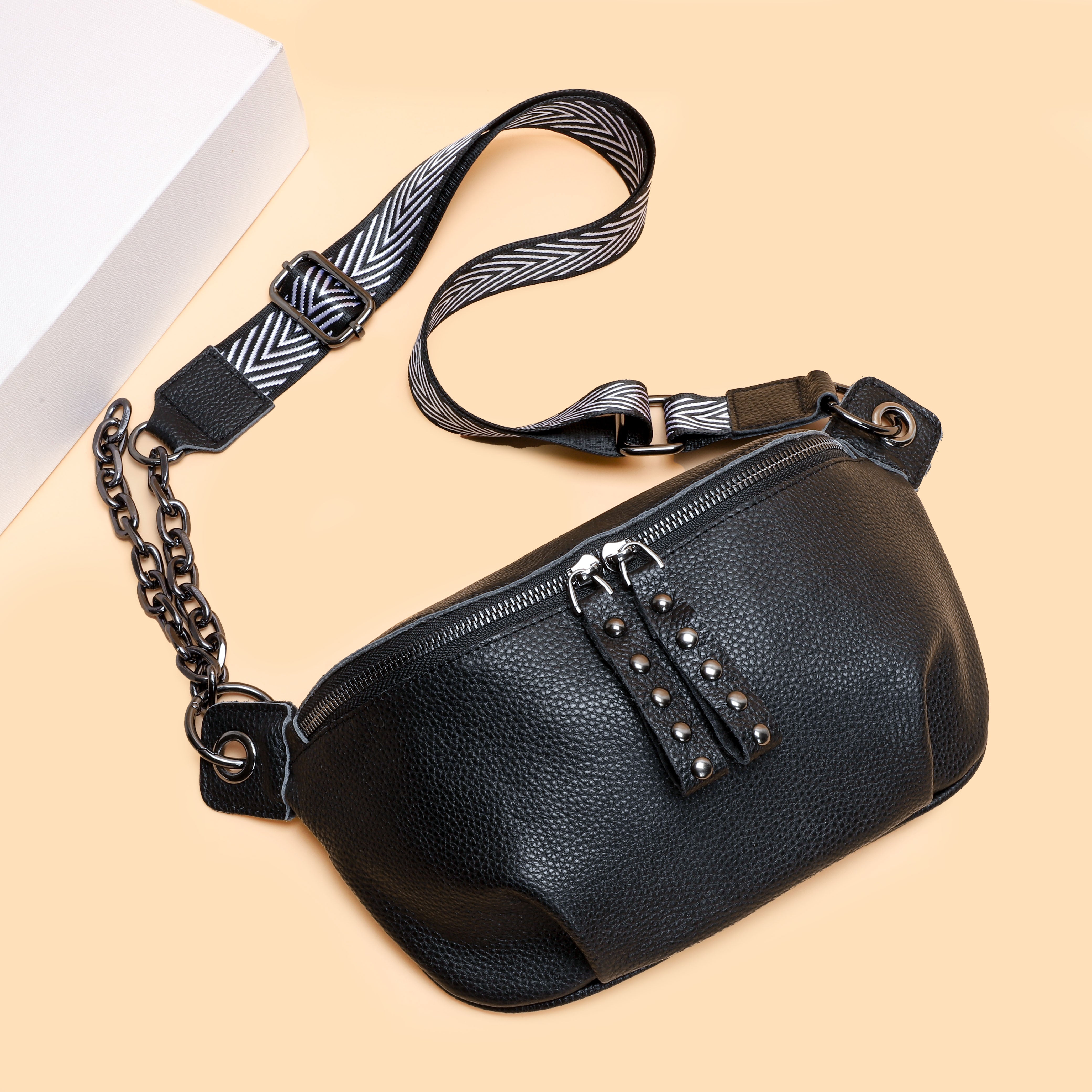 2021 Hot Genuine Leather Messenger Shoulder Packs Casual Women Chest Money Pouch  Half Moon Waist Bag Fashion Small Casual Bag