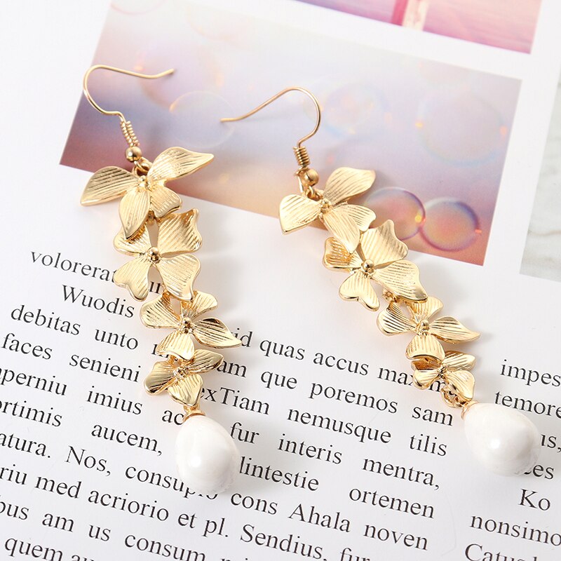 Classic Vintage Simulated Pearl Long Drop Earring For Women Jewelry Luxury Gold Leaf Dangle Earring Bridal Wedding Party Gift